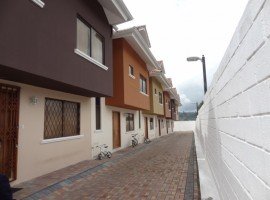 Casas en el Sector de Baños en Cuenca