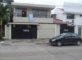 Edificio Casa Av de las Monjas y Costanera, Urdesa Central, Guayaquil