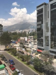 Se renta hermosa oficina de 70 m²en el Edificio Diamond Business Center en la Av. República del Salvador.