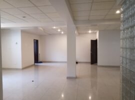 Oficina de Alquiler 130 m2  Urdesa Central