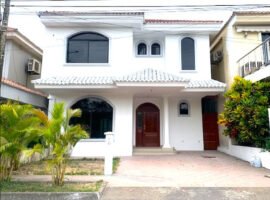 RENTO AMPLIA CASA EN URB RIO GUAYAS CLUB,GUAYAQUIL