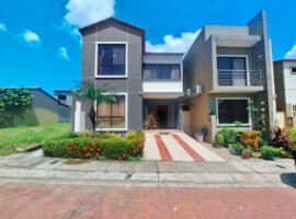 Urb. Villa Club en la Aurora - Daule