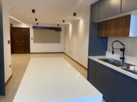Se vende departamento remodelado en Cuenca / Sector Virgen de Bronce