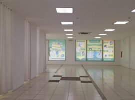 Ciudadela La Roca Pericentral, calle 6NE Alejo Lascano y Av. 5NE Riobamba, Mz. 24, Sl. 10, locales 1 y 2 Pb