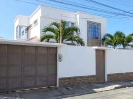 CASA EN MANTA.