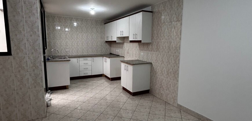 Modesto Chavez y Av. Jaime Roldos Aguilera, Conjunto Solaqua, Quito, Ec