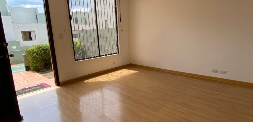 Modesto Chavez y Av. Jaime Roldos Aguilera, Conjunto Solaqua, Quito, Ec