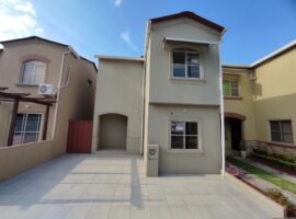 Euador Guayas-Daule casa en venta en Urbanización La Rioja – Etapa Canaria, Av. León Febres Cordero