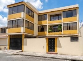 🏠 EN VENTA: CASA AMPLIA CON PROYECCIÓN A 5 PISOS